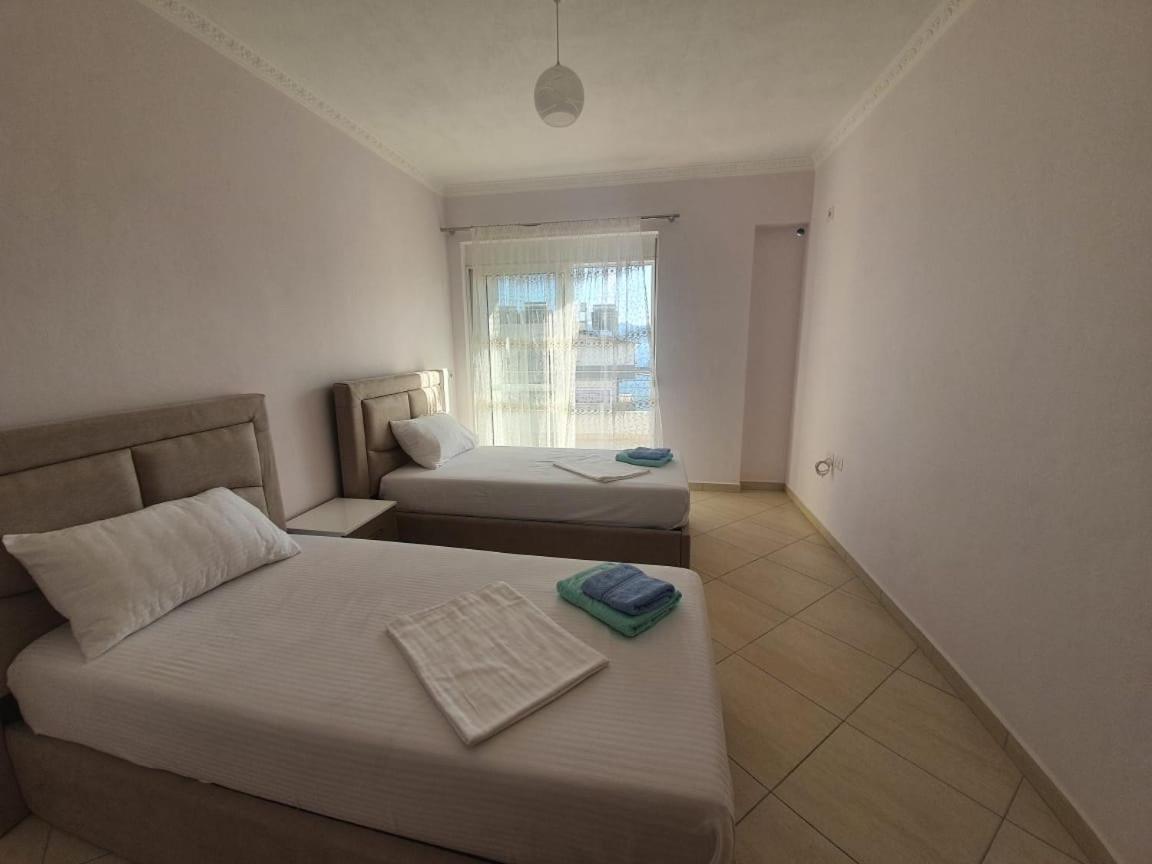 Xhulio Apartments Sarandë Exterior foto