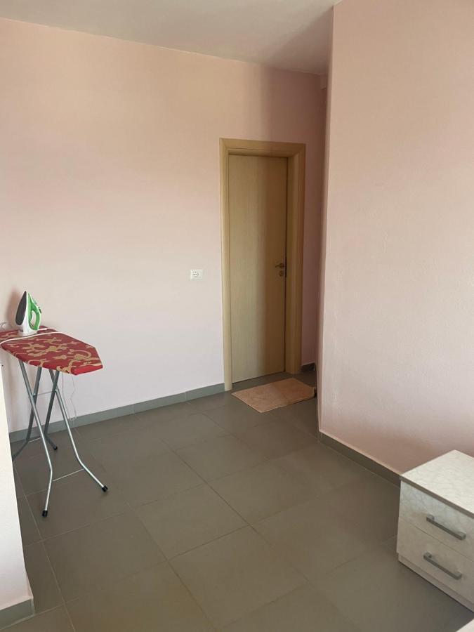 Xhulio Apartments Sarandë Exterior foto