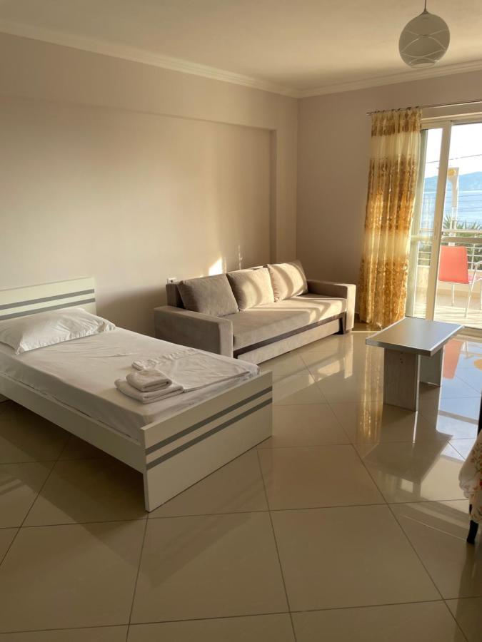 Xhulio Apartments Sarandë Exterior foto