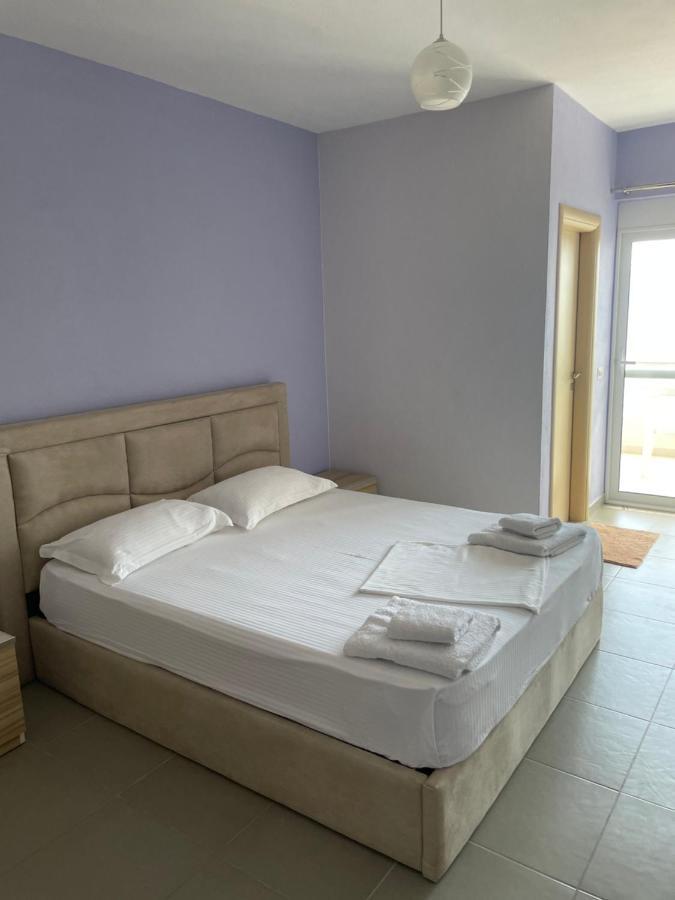 Xhulio Apartments Sarandë Exterior foto