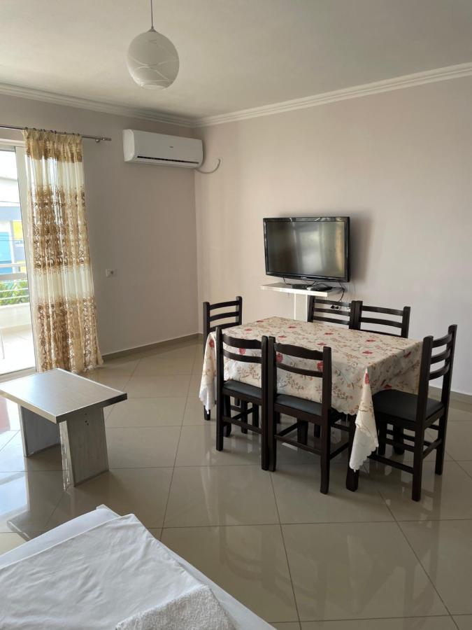 Xhulio Apartments Sarandë Exterior foto