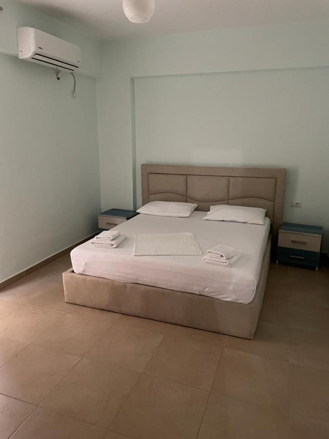 Xhulio Apartments Sarandë Exterior foto
