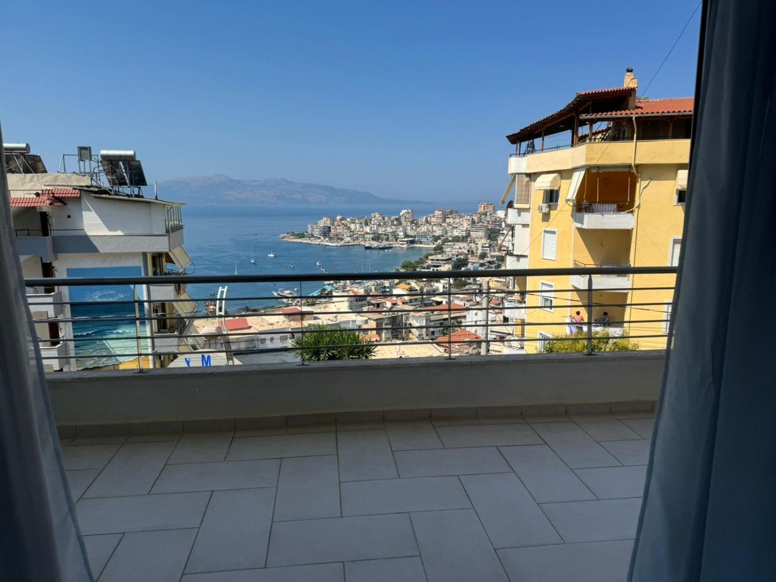 Xhulio Apartments Sarandë Exterior foto