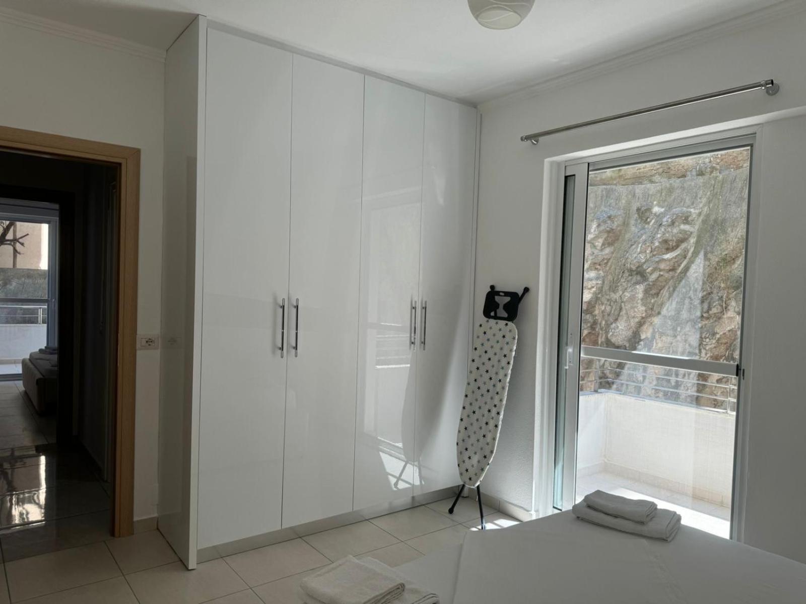Xhulio Apartments Sarandë Exterior foto